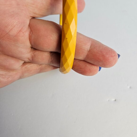 Vtg Bakelite Bangle Faceted Butterscotch Bracelet Mid-Century Retro Charm 2 5/8" - Picture 5 of 13